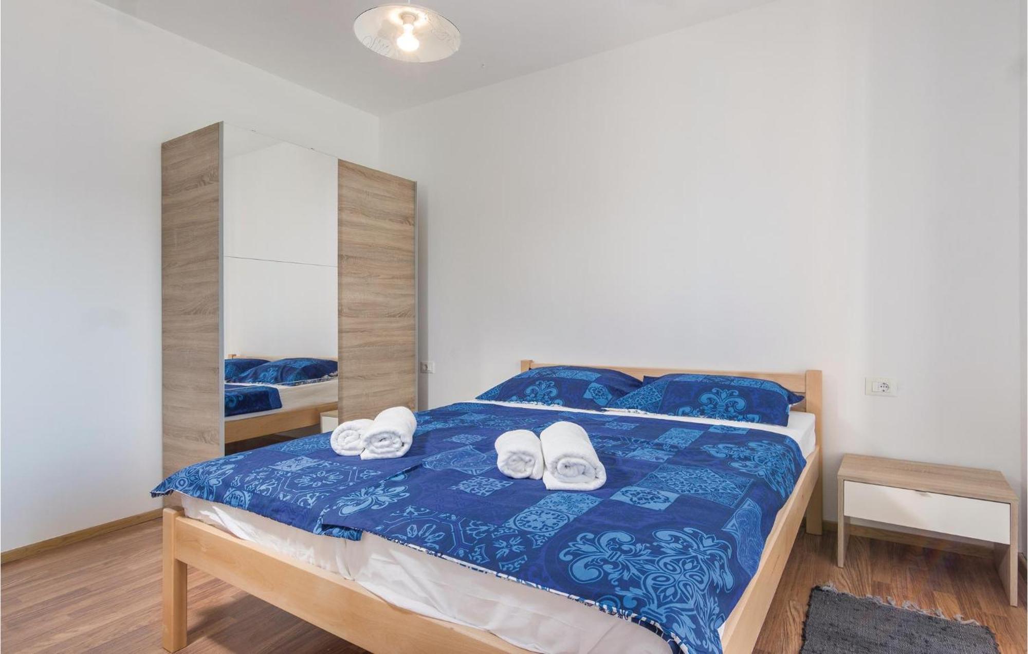 8 Bedroom Awesome Home In PUY 외부 사진