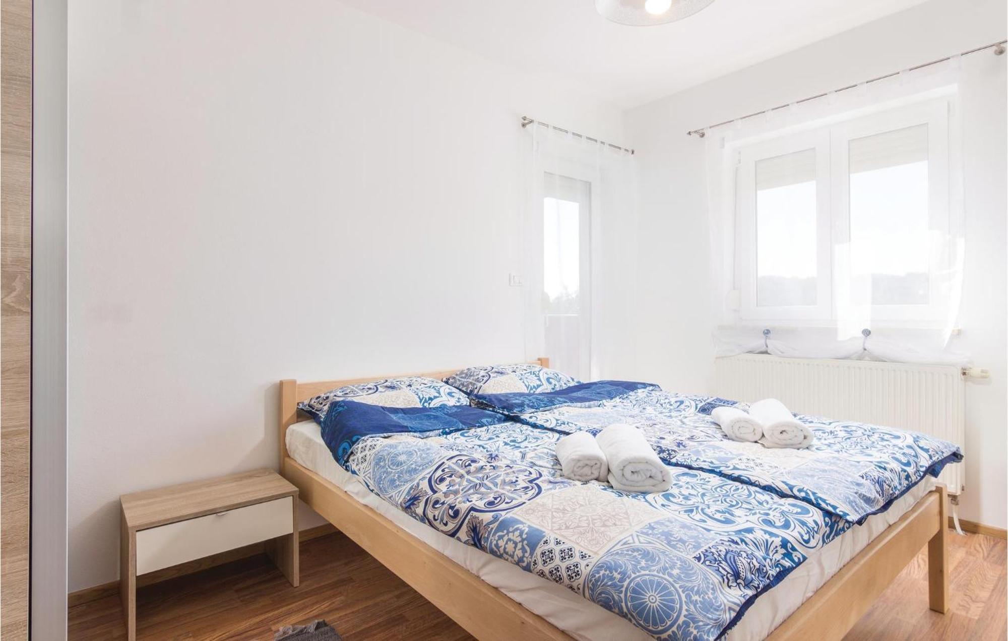 8 Bedroom Awesome Home In PUY 외부 사진
