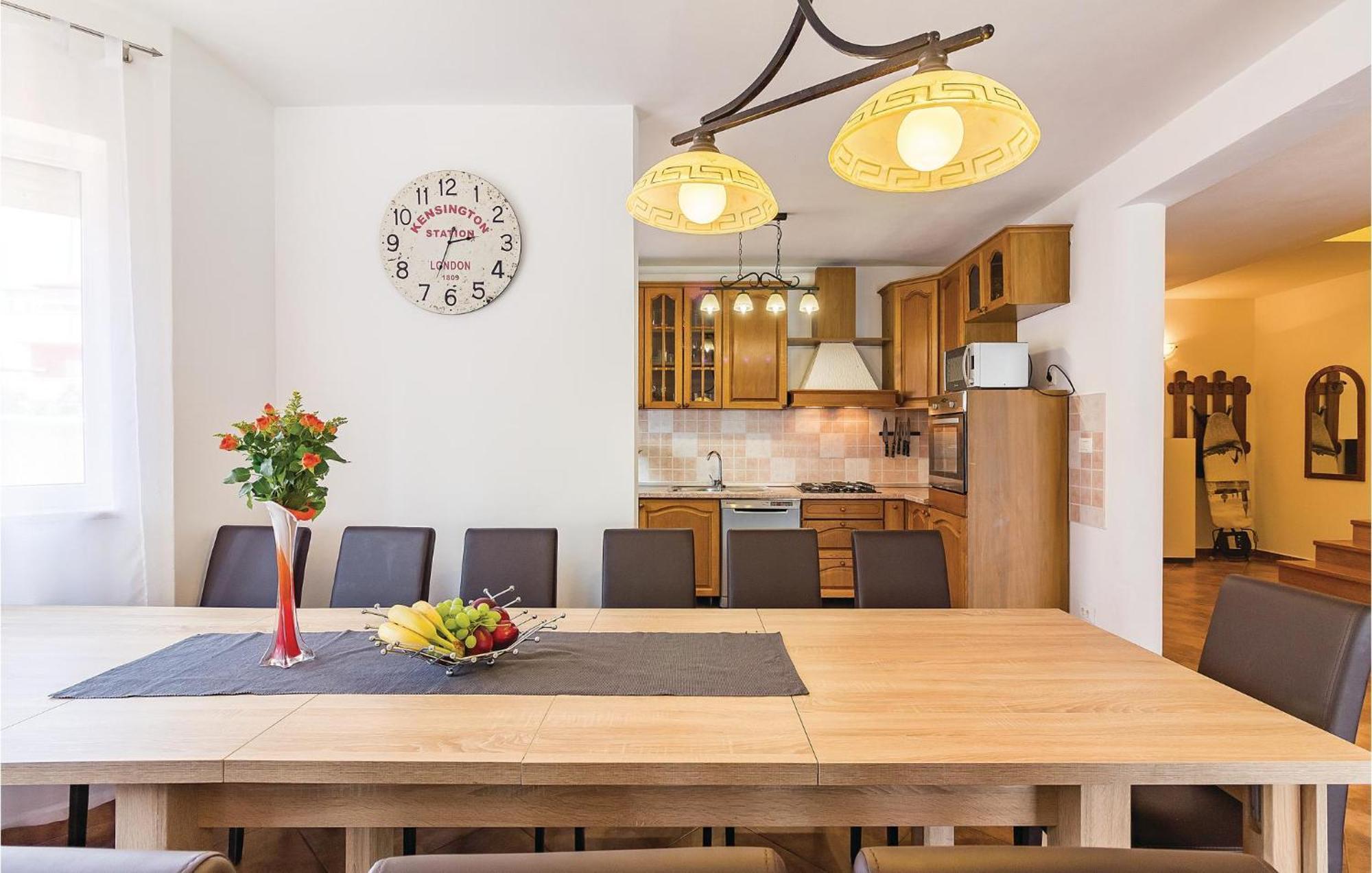 8 Bedroom Awesome Home In PUY 외부 사진