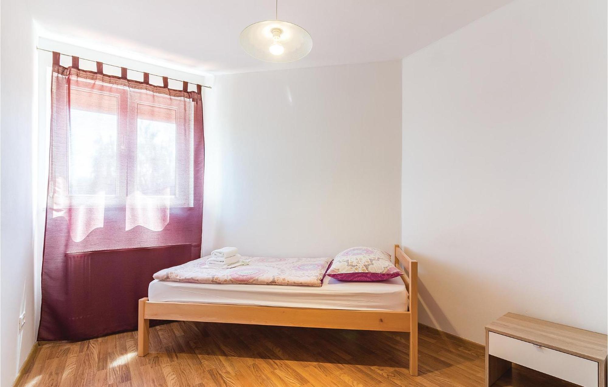 8 Bedroom Awesome Home In PUY 외부 사진