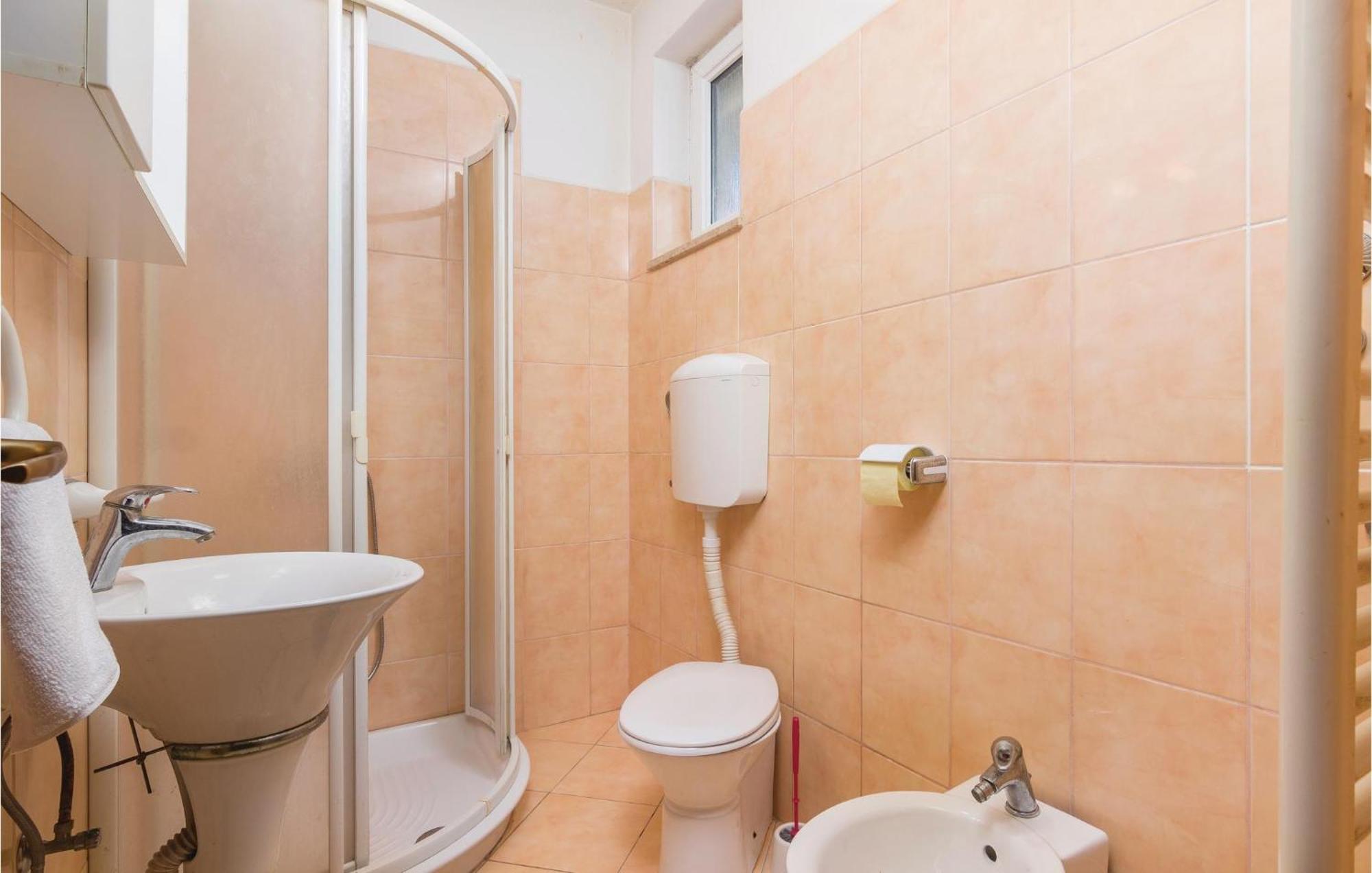 8 Bedroom Awesome Home In PUY 외부 사진