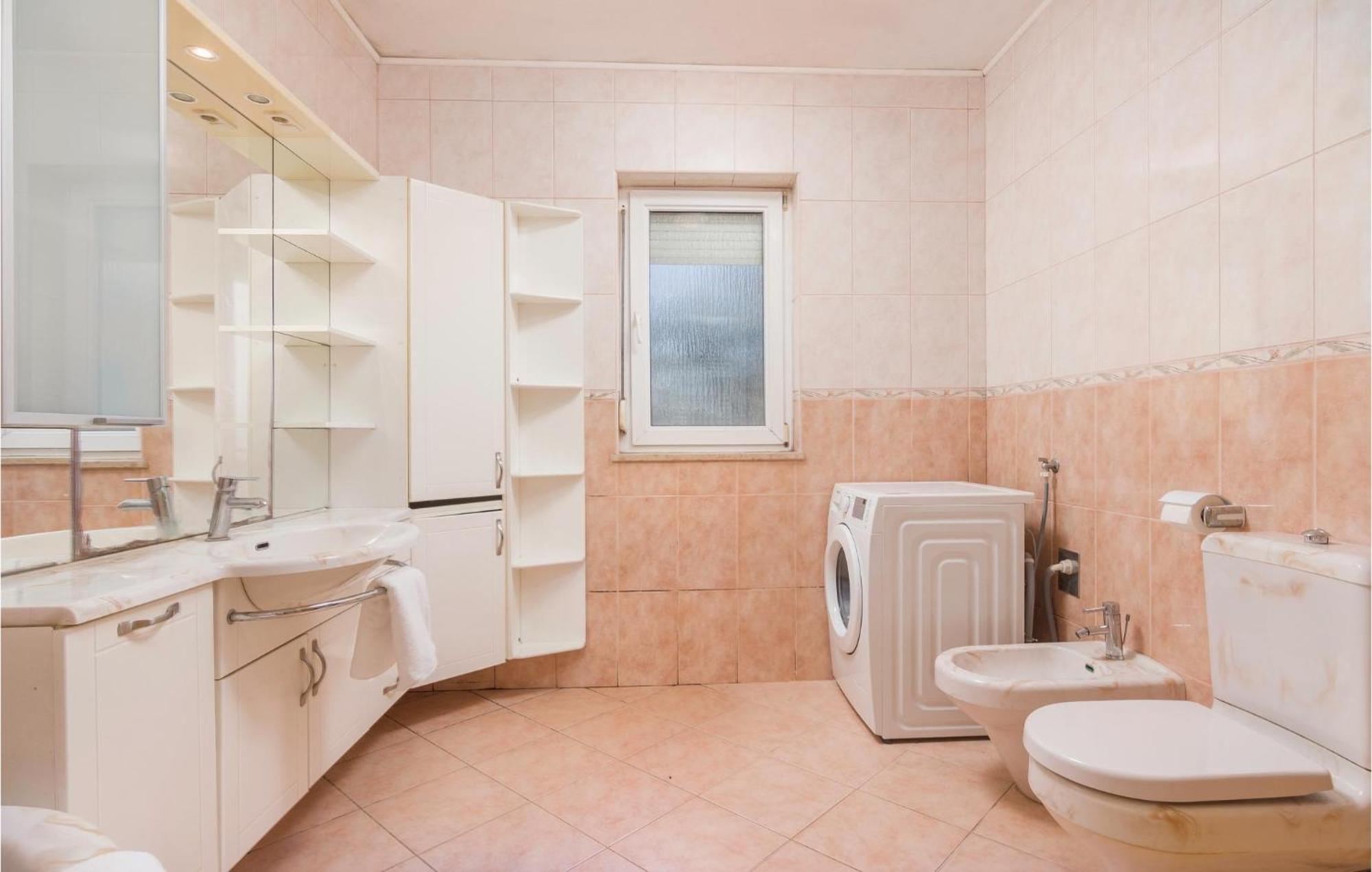 8 Bedroom Awesome Home In PUY 외부 사진