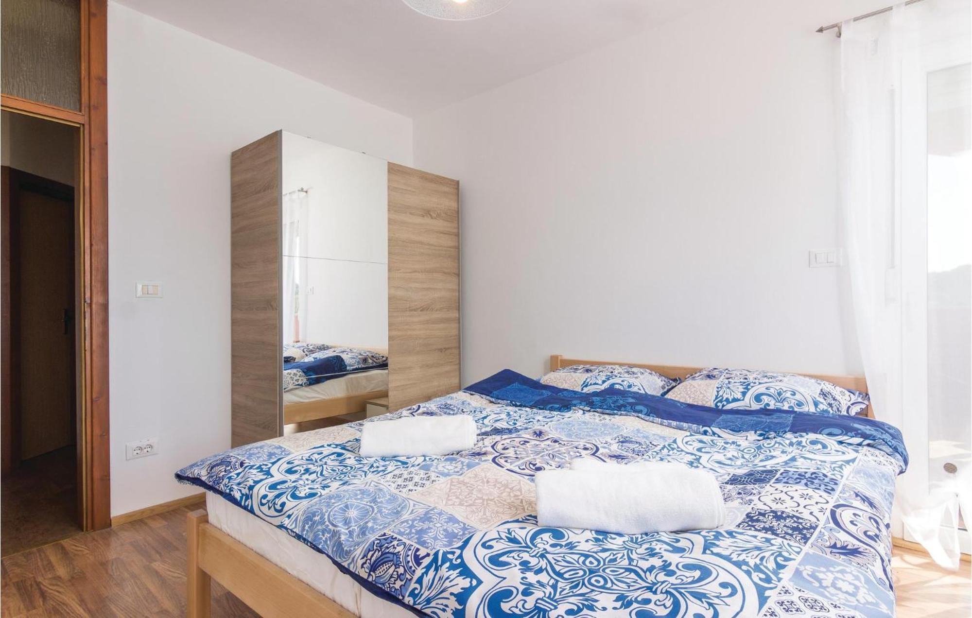 8 Bedroom Awesome Home In PUY 외부 사진