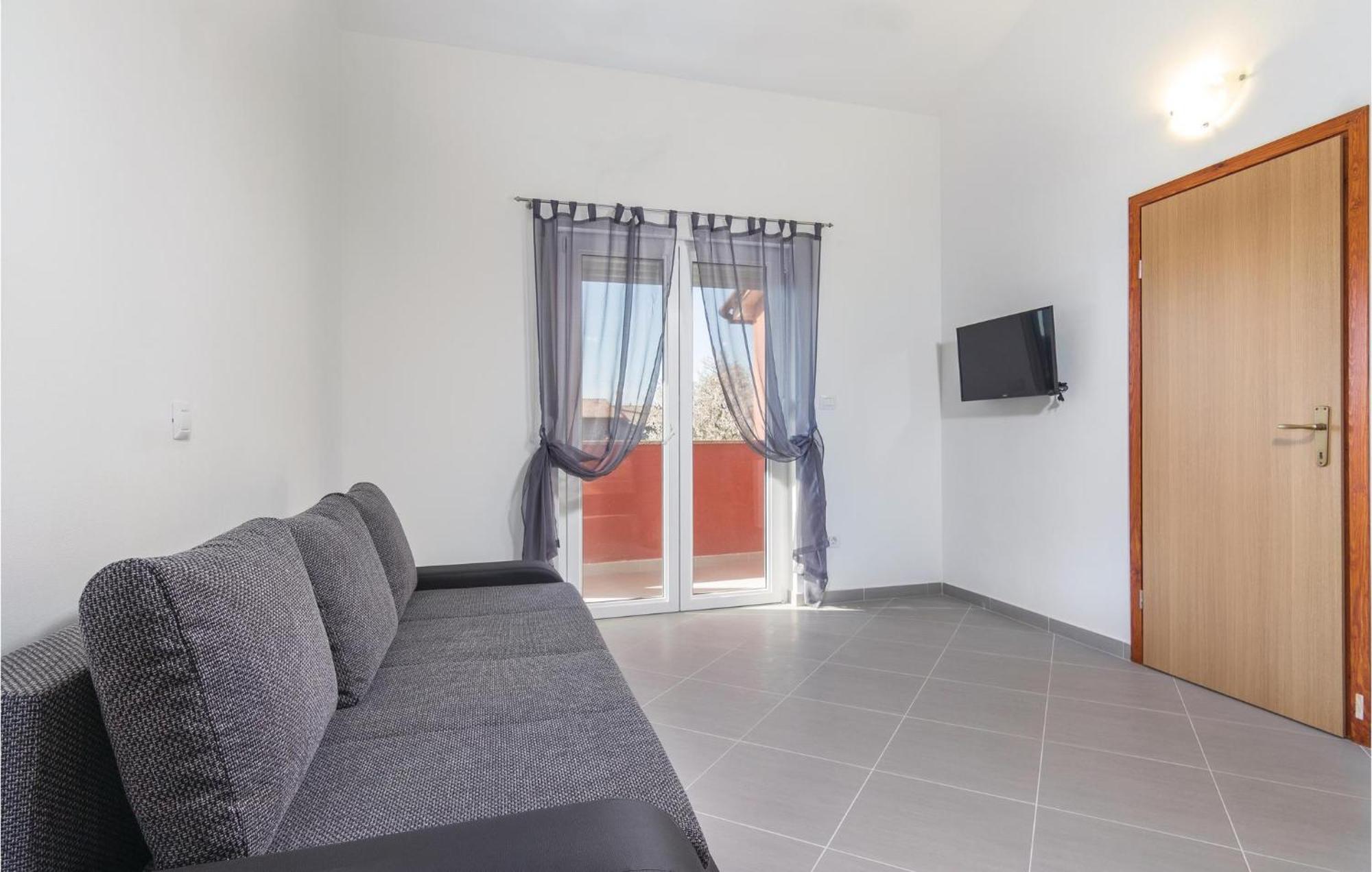 8 Bedroom Awesome Home In PUY 외부 사진