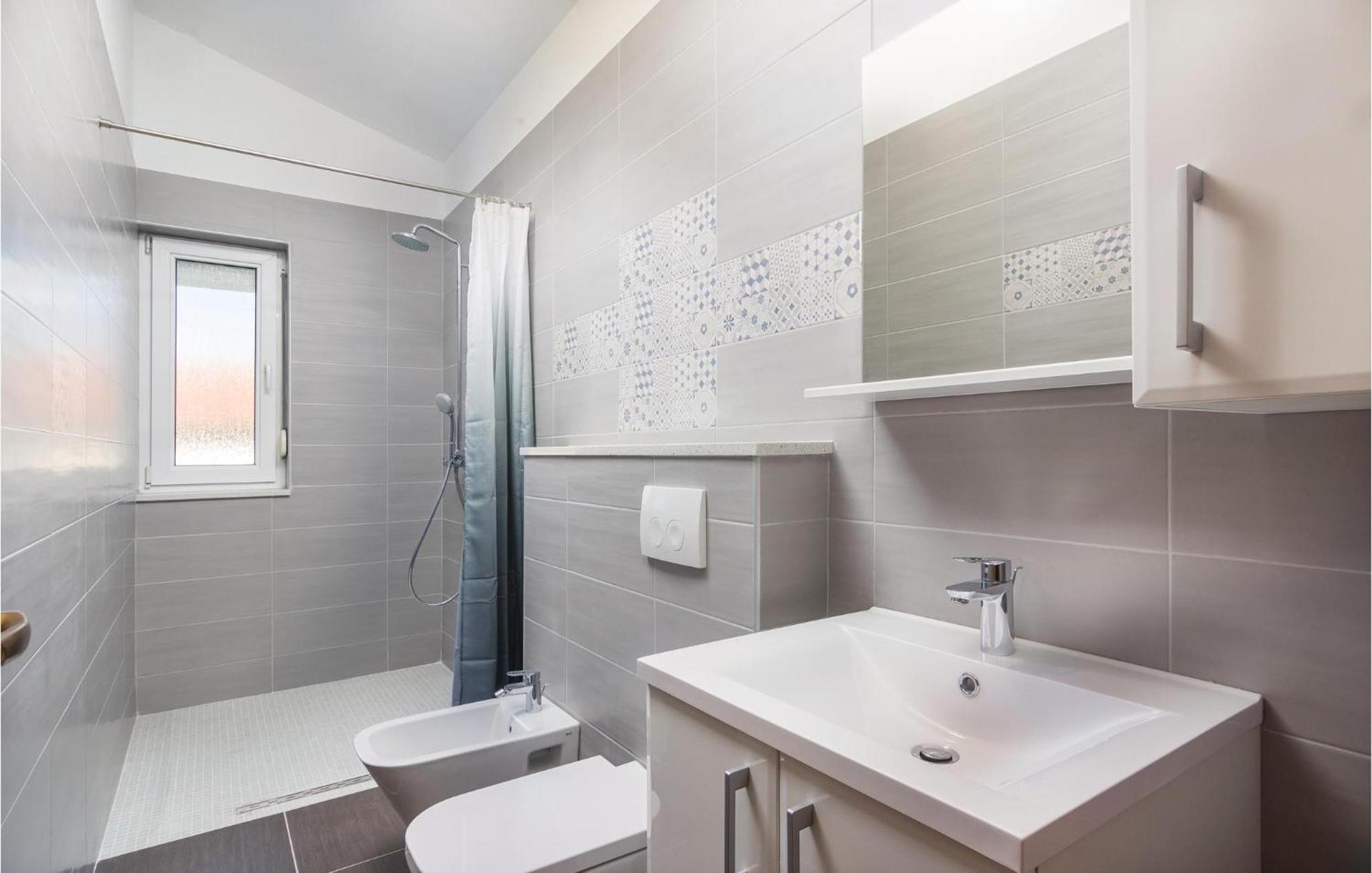 8 Bedroom Awesome Home In PUY 외부 사진