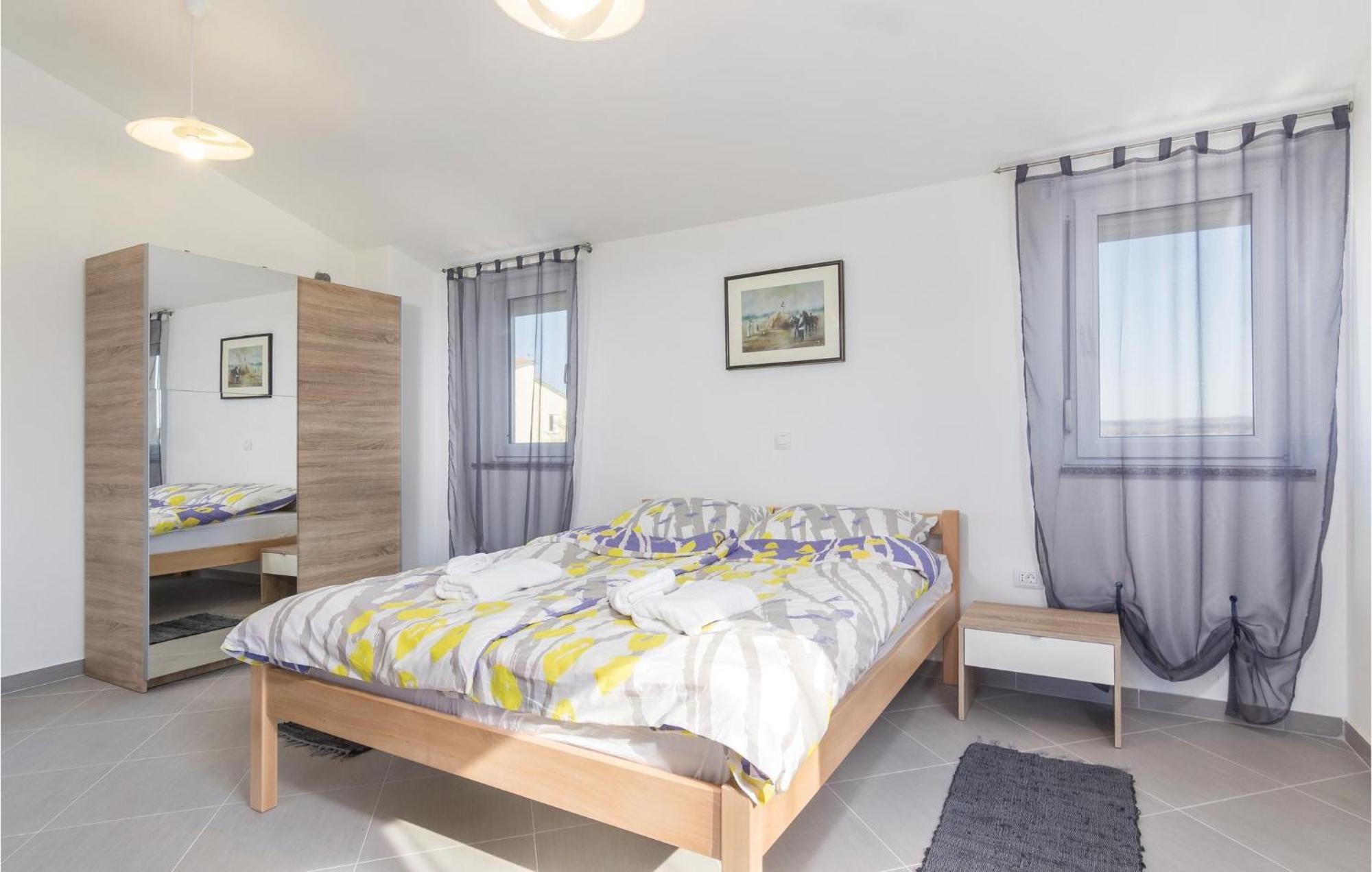 8 Bedroom Awesome Home In PUY 외부 사진