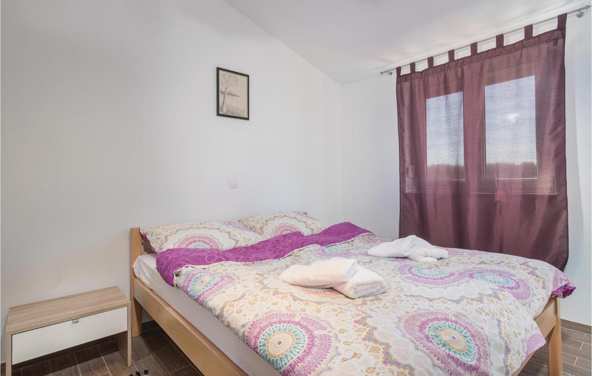 8 Bedroom Awesome Home In PUY 외부 사진