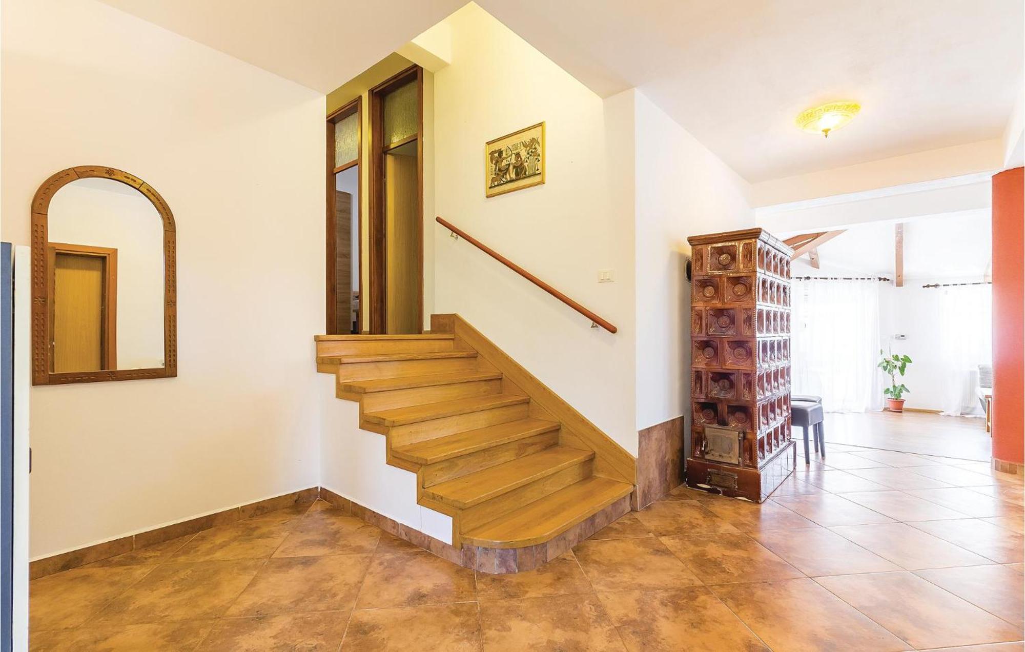 8 Bedroom Awesome Home In PUY 외부 사진