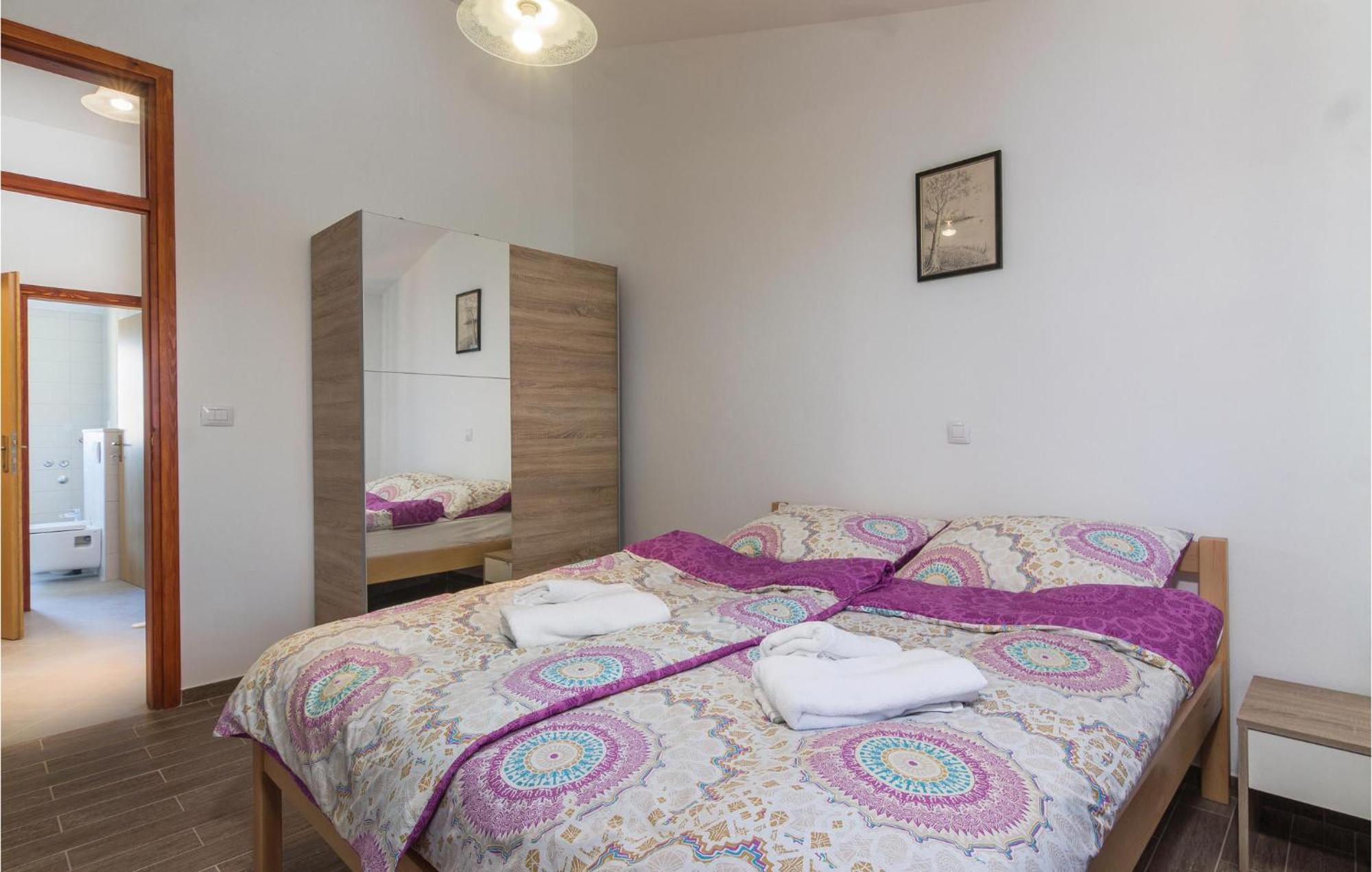 8 Bedroom Awesome Home In PUY 외부 사진